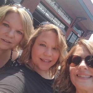 Meet your Posher, Melanie griffey